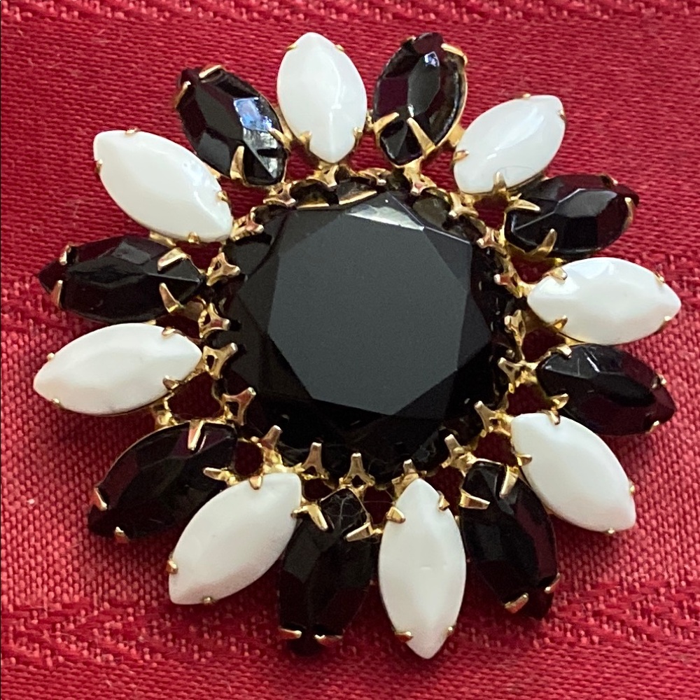 Vintage 60s Prong Set Faceted Black & White Milk Glass Dome Broach